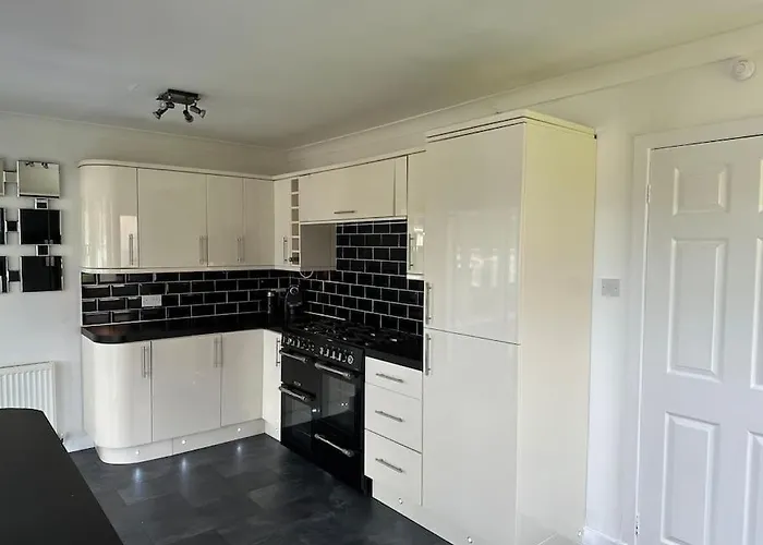 Family Friendly Detached 2 Bed Home, Loch Lomond