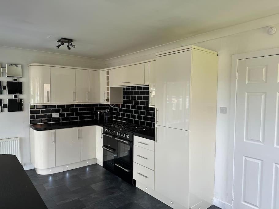 Family Friendly Detached 2 Bed Home, Loch Lomond Bonhill